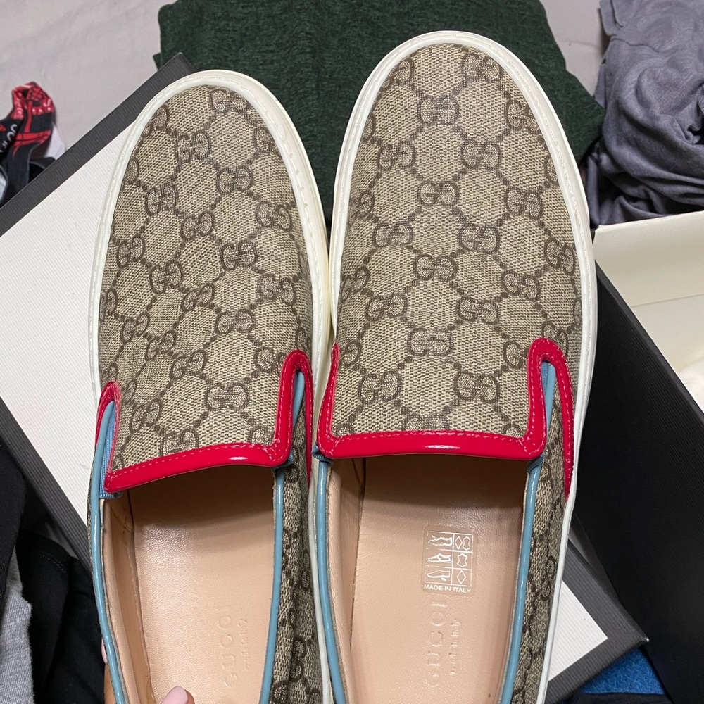 Gucci flat slip on